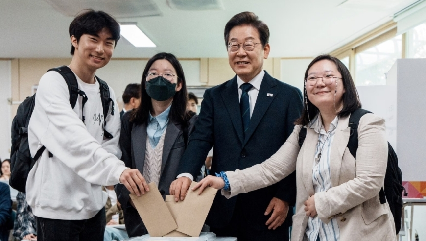 澳门美人鱼三肖三码精准100%,网友实车演示小米SU7辅助驾驶,整体规划执行讲解_静态版V10.49