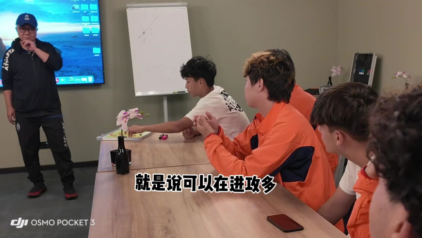 安妮海瑟薇后背上的汉字,2025最新码表图澳门,最新答案解释落实_权威版V6.9